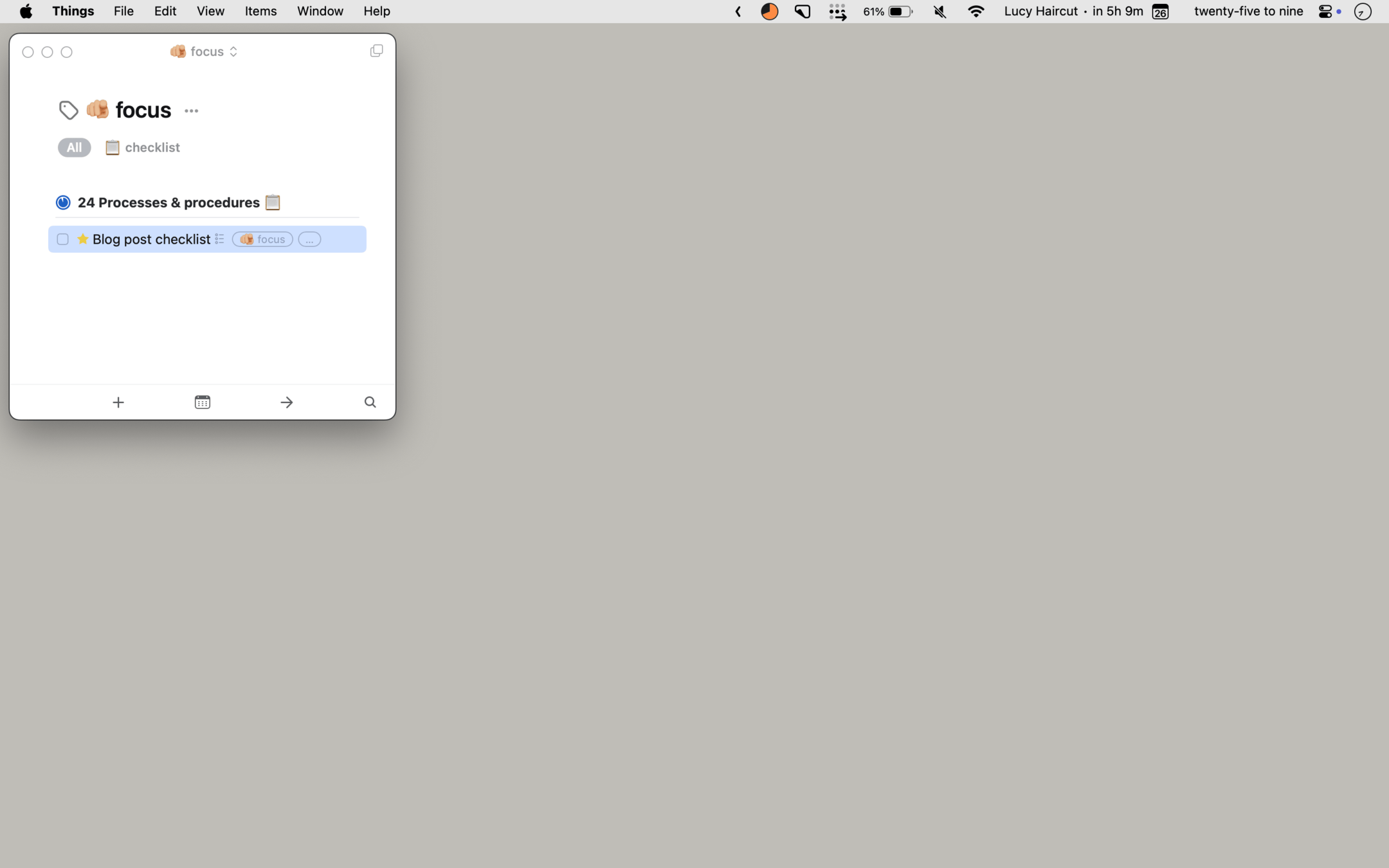 Screenshot of Johnny's mostly-empty desktop. At the top left, as small as it's possible to make the window, is a very simple view of Things, my task manager. It shows a single task in 'focus' mode.